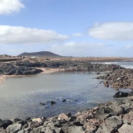 Apartment Acogedor Bungalow En A 50 Metros Del Mar